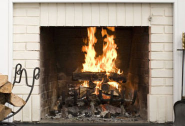 Cheminées à foyer ouvert traditionnelles et modernes